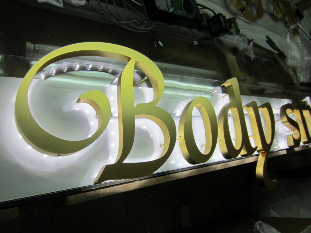 看板のアドセイコー公式サイト内 電飾看板 金属 電飾箱文字 点滅看板 施工事例画像