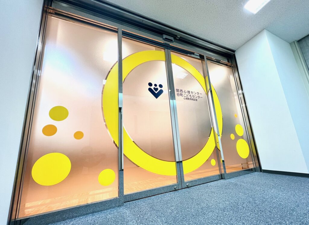 看板のアドセイコー公式サイト内画像 ウインドウ・ドア看板 施工事例画像