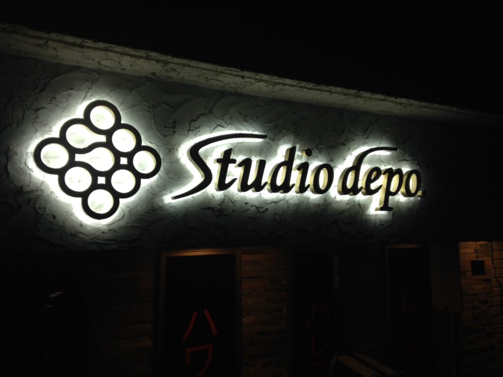 看板のアドセイコー公式サイト内 電飾看板 金属 電飾箱文字 点滅看板 施工事例画像